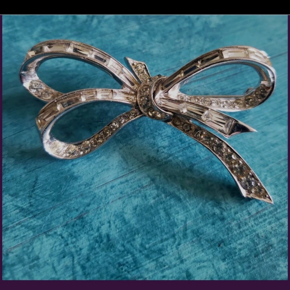 Vintage Brocher Baguette Rhinestone Bow